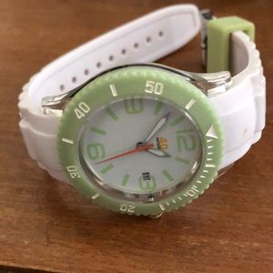 40 Nine white/green watch with rubber strap